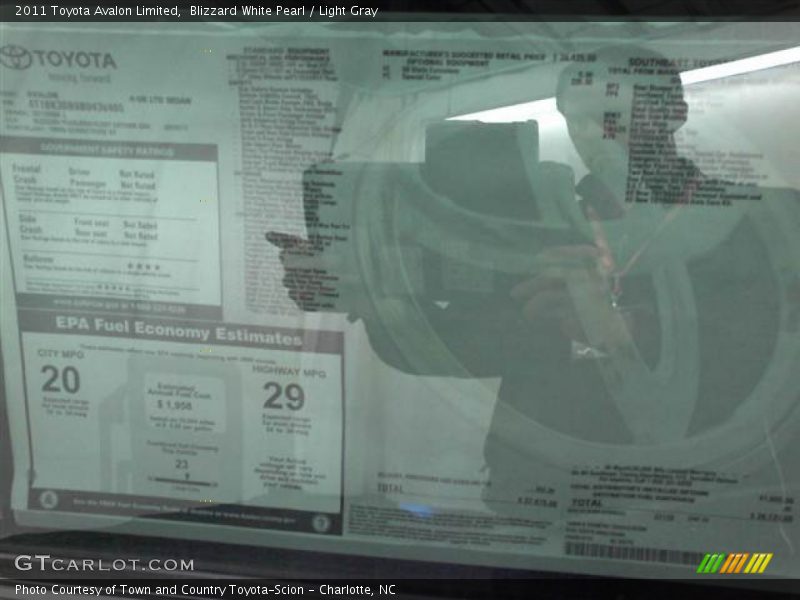 Blizzard White Pearl / Light Gray 2011 Toyota Avalon Limited