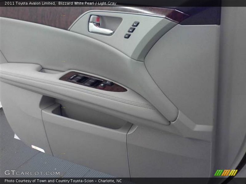 Blizzard White Pearl / Light Gray 2011 Toyota Avalon Limited