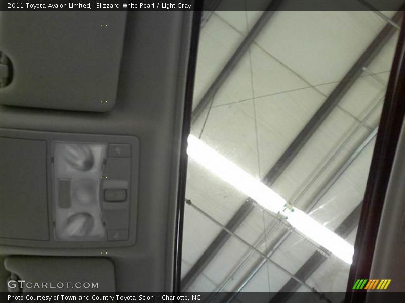 Blizzard White Pearl / Light Gray 2011 Toyota Avalon Limited