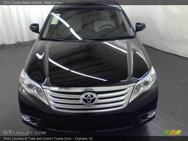 Black / Ivory 2011 Toyota Avalon Limited