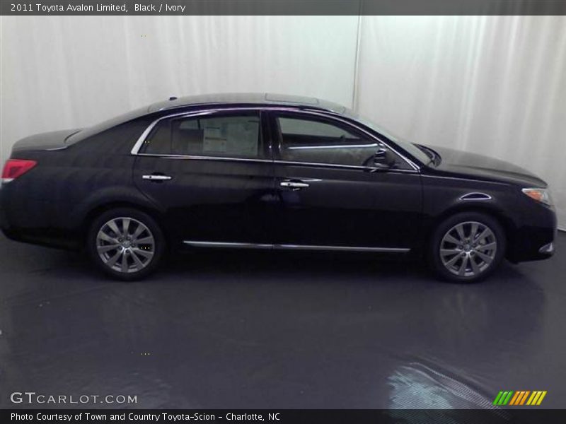 Black / Ivory 2011 Toyota Avalon Limited