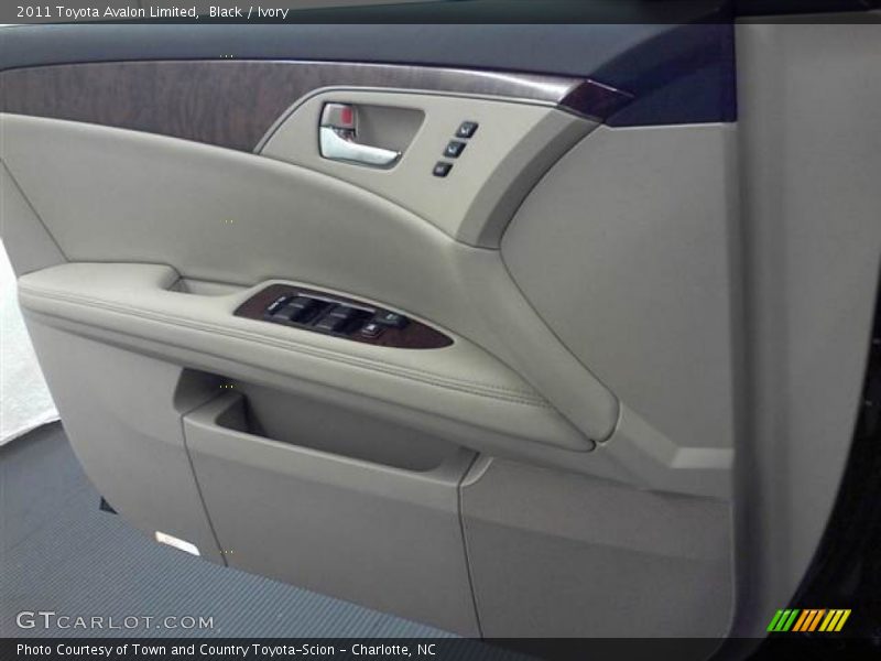 Black / Ivory 2011 Toyota Avalon Limited