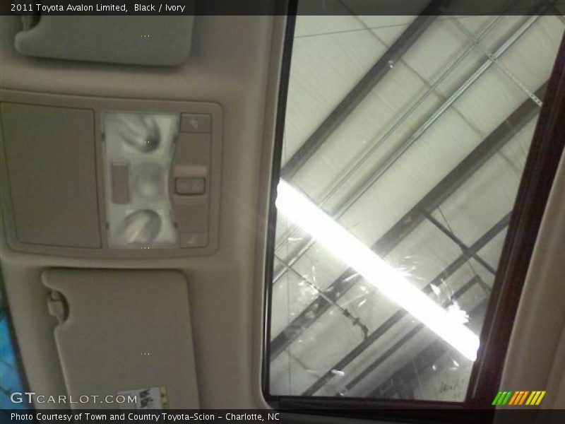 Black / Ivory 2011 Toyota Avalon Limited