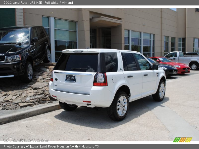 Fuji White / Almond 2011 Land Rover LR2 HSE