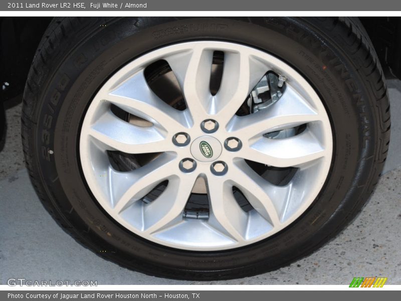 Fuji White / Almond 2011 Land Rover LR2 HSE