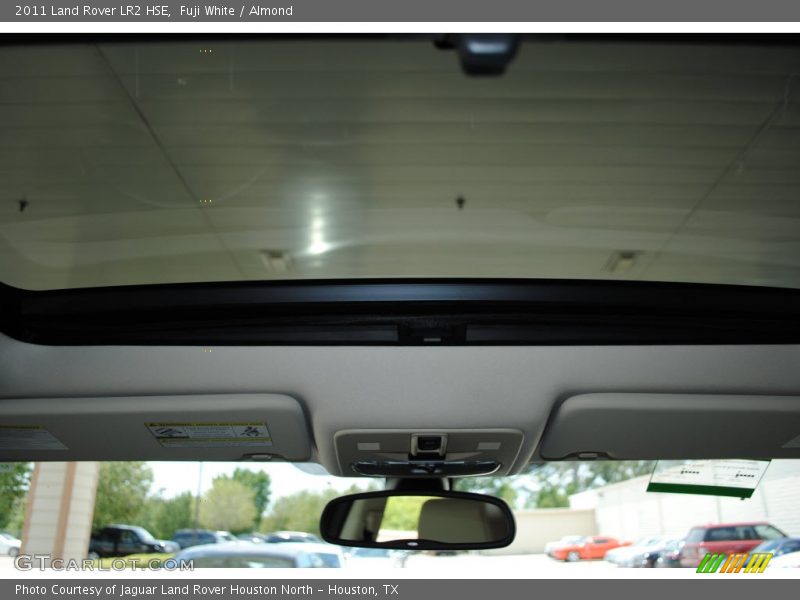Fuji White / Almond 2011 Land Rover LR2 HSE