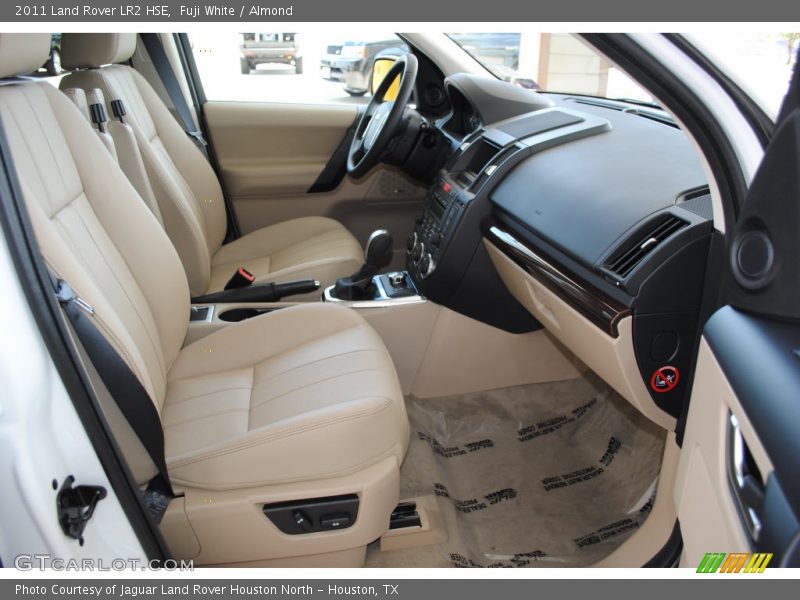 Fuji White / Almond 2011 Land Rover LR2 HSE
