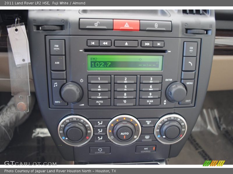 Fuji White / Almond 2011 Land Rover LR2 HSE
