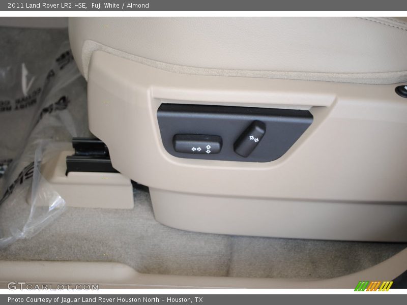 Fuji White / Almond 2011 Land Rover LR2 HSE