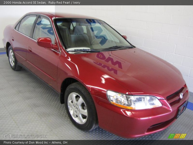 Ruby Red Pearl / Ivory 2000 Honda Accord SE Sedan