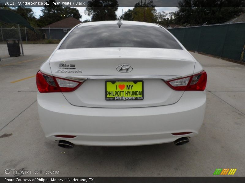 Pearl White / Black 2011 Hyundai Sonata SE