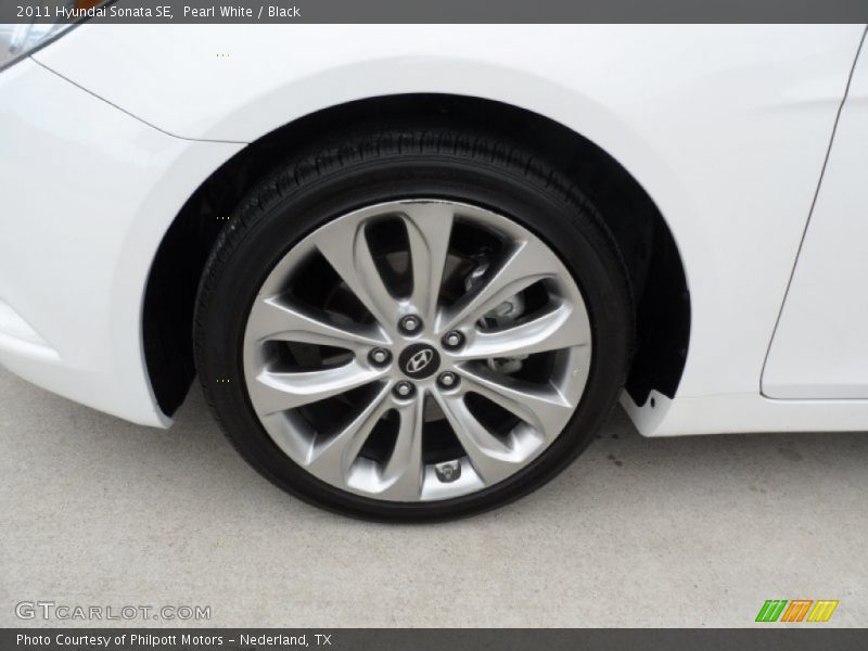 Pearl White / Black 2011 Hyundai Sonata SE