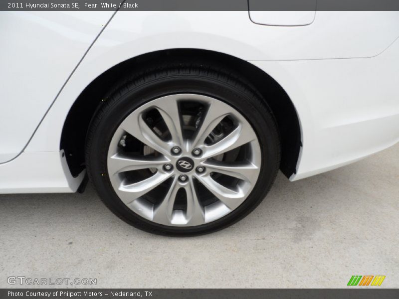 Pearl White / Black 2011 Hyundai Sonata SE