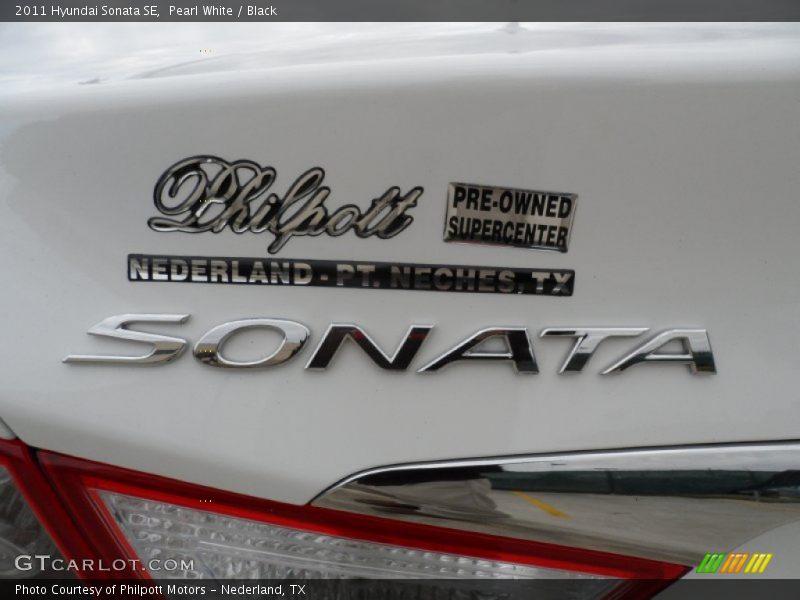 Pearl White / Black 2011 Hyundai Sonata SE