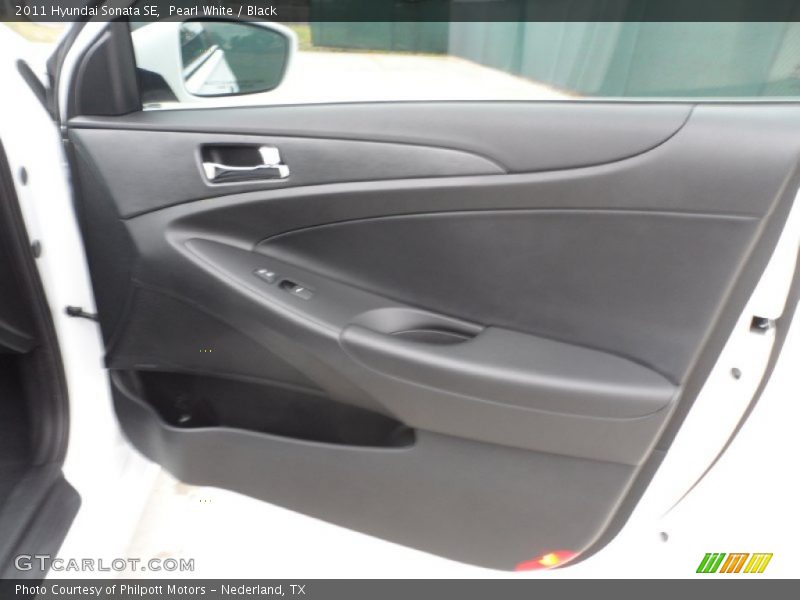Pearl White / Black 2011 Hyundai Sonata SE