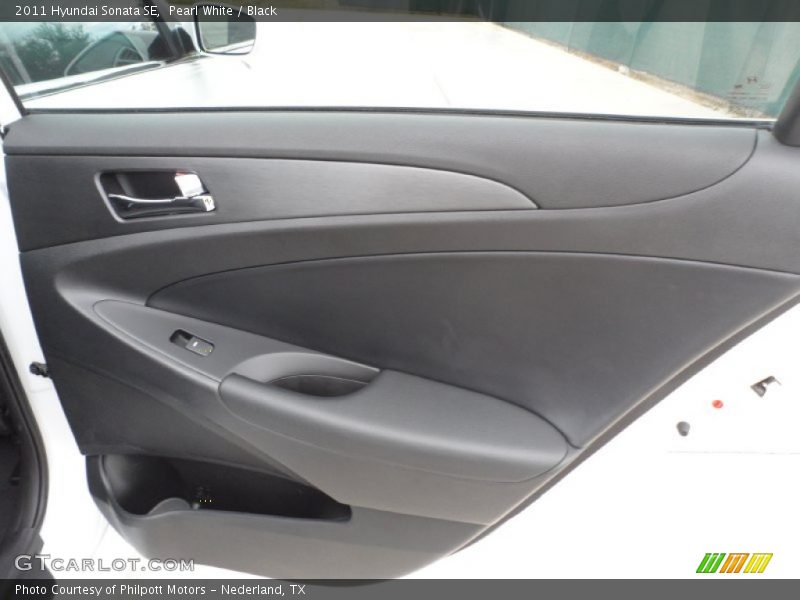 Pearl White / Black 2011 Hyundai Sonata SE