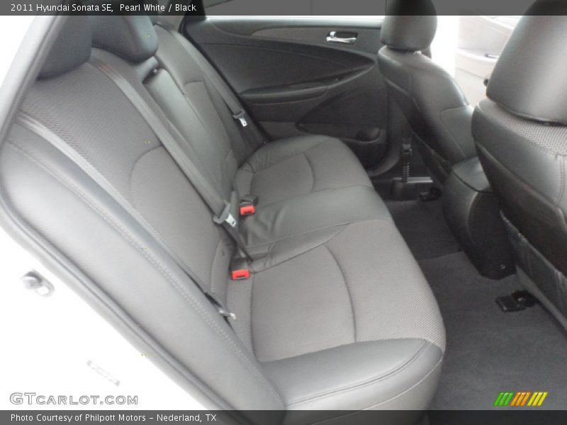Pearl White / Black 2011 Hyundai Sonata SE
