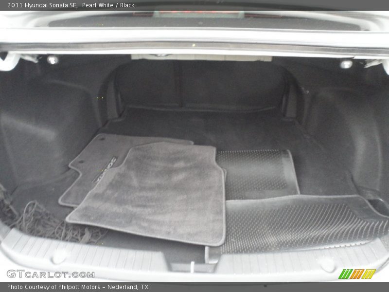 Pearl White / Black 2011 Hyundai Sonata SE