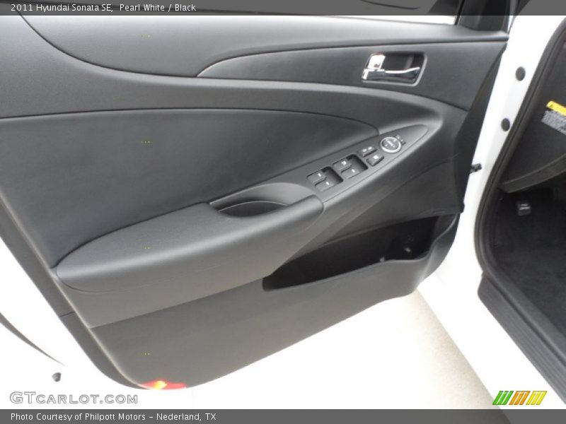 Pearl White / Black 2011 Hyundai Sonata SE