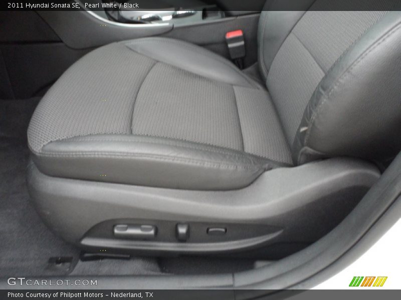 Pearl White / Black 2011 Hyundai Sonata SE