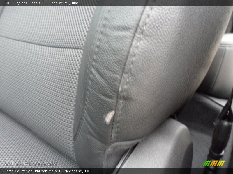 Pearl White / Black 2011 Hyundai Sonata SE