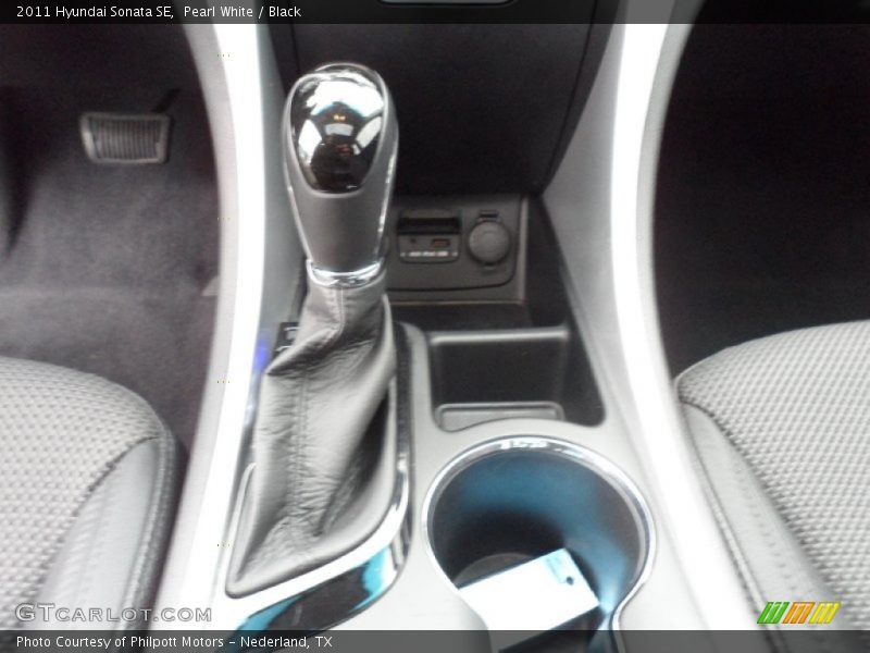 Pearl White / Black 2011 Hyundai Sonata SE