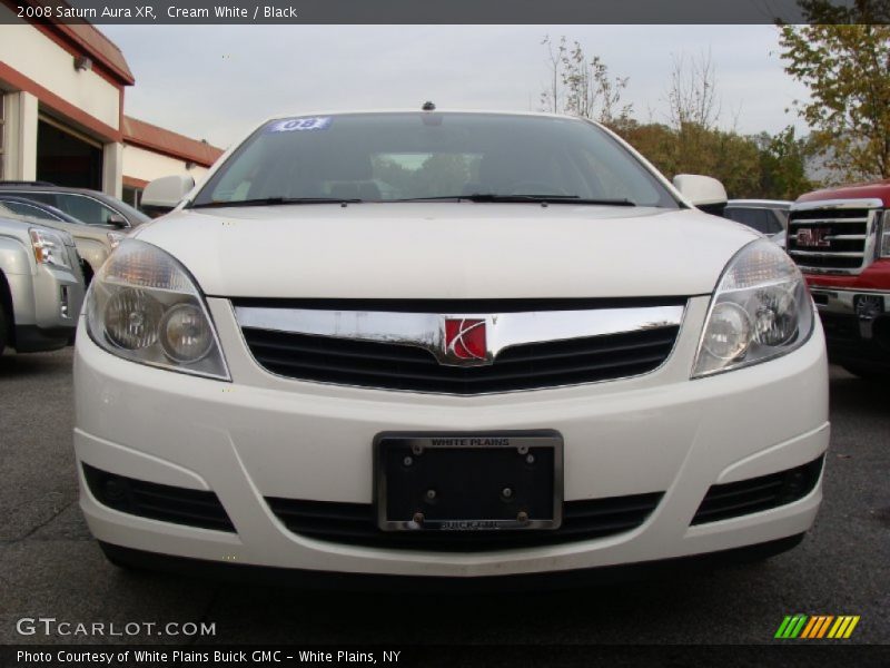 Cream White / Black 2008 Saturn Aura XR