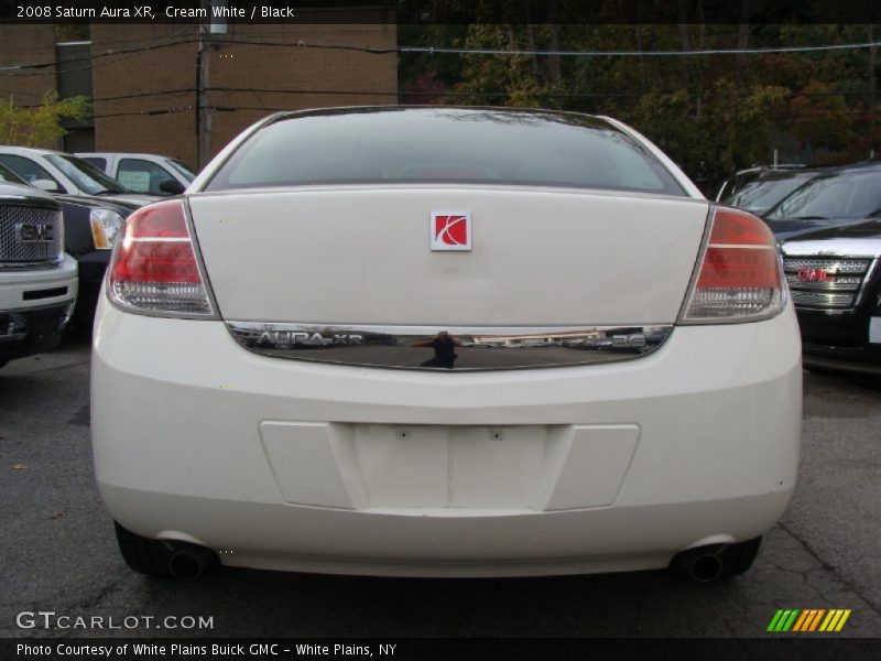 Cream White / Black 2008 Saturn Aura XR