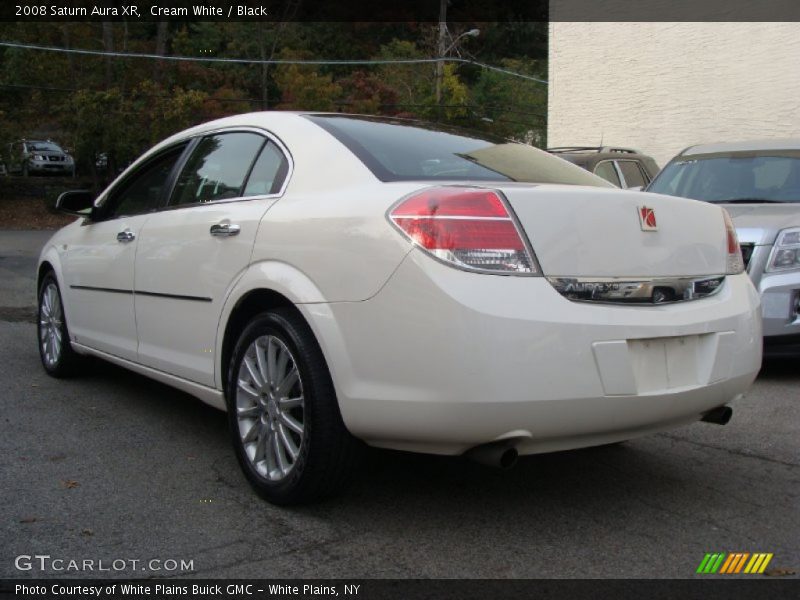 Cream White / Black 2008 Saturn Aura XR