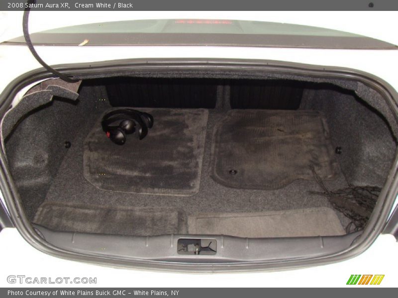 Cream White / Black 2008 Saturn Aura XR