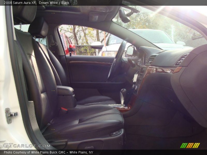 Cream White / Black 2008 Saturn Aura XR