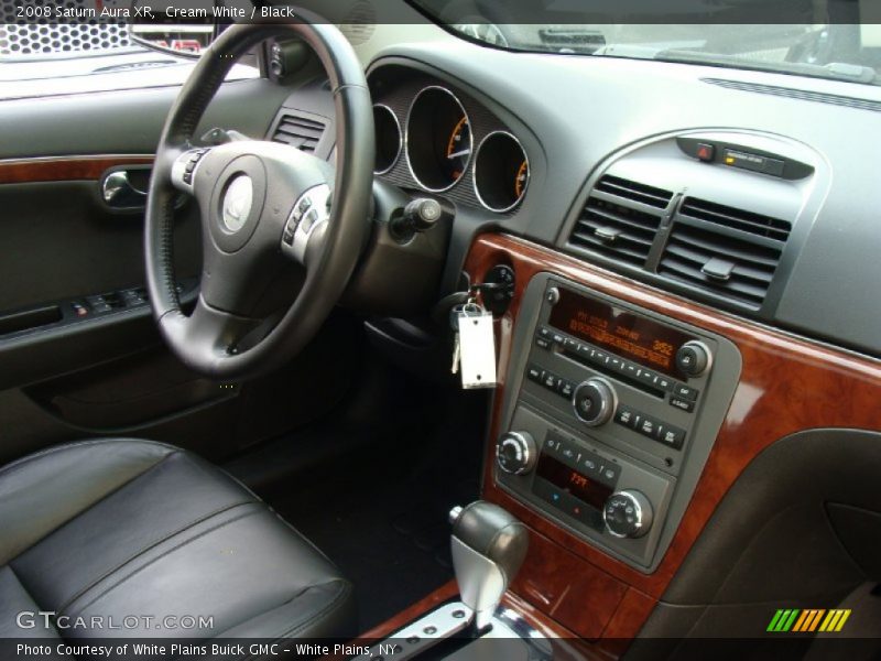 Cream White / Black 2008 Saturn Aura XR