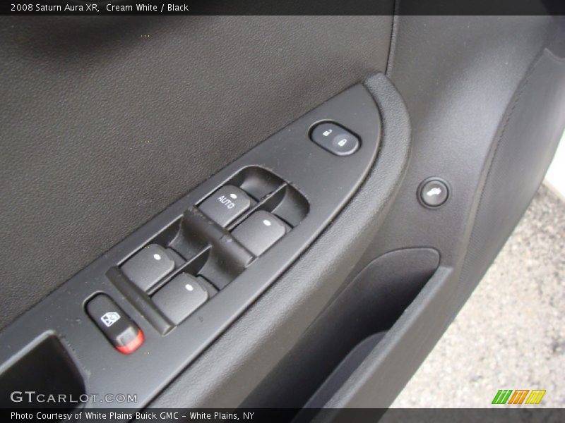 Cream White / Black 2008 Saturn Aura XR