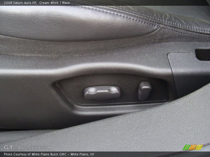 Cream White / Black 2008 Saturn Aura XR