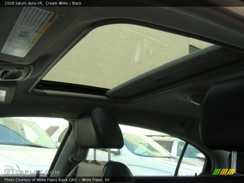 Cream White / Black 2008 Saturn Aura XR