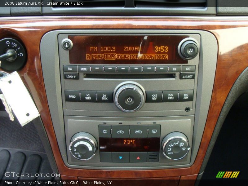 Cream White / Black 2008 Saturn Aura XR