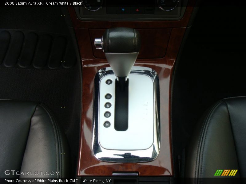 Cream White / Black 2008 Saturn Aura XR