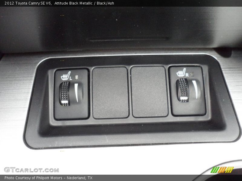Controls of 2012 Camry SE V6
