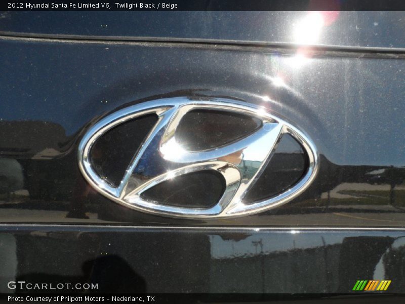  2012 Santa Fe Limited V6 Logo