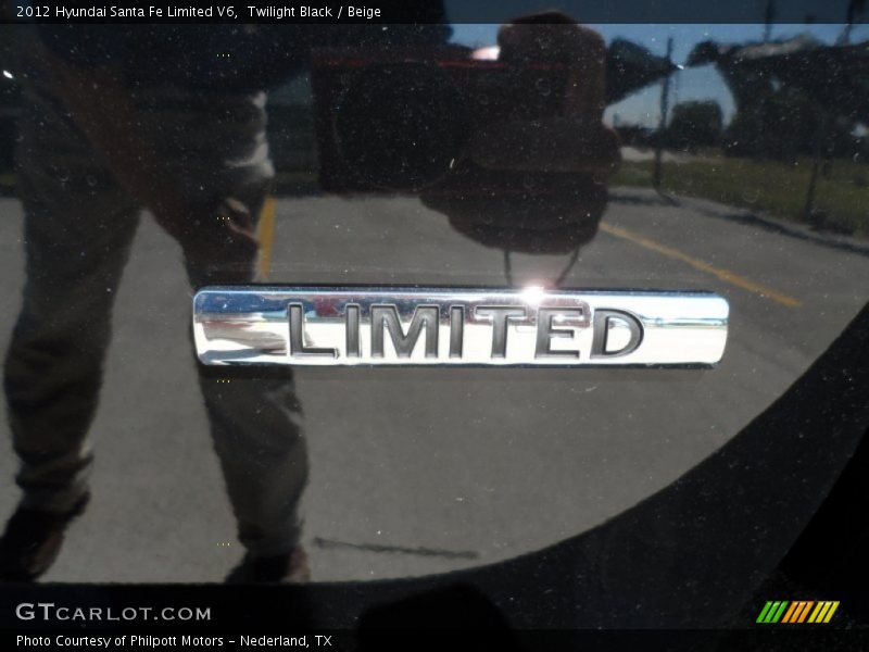  2012 Santa Fe Limited V6 Logo