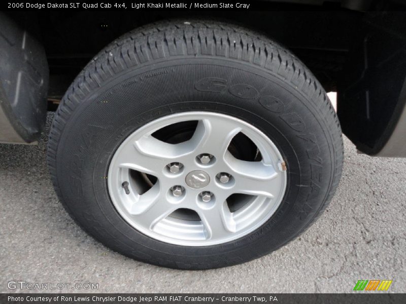 Light Khaki Metallic / Medium Slate Gray 2006 Dodge Dakota SLT Quad Cab 4x4
