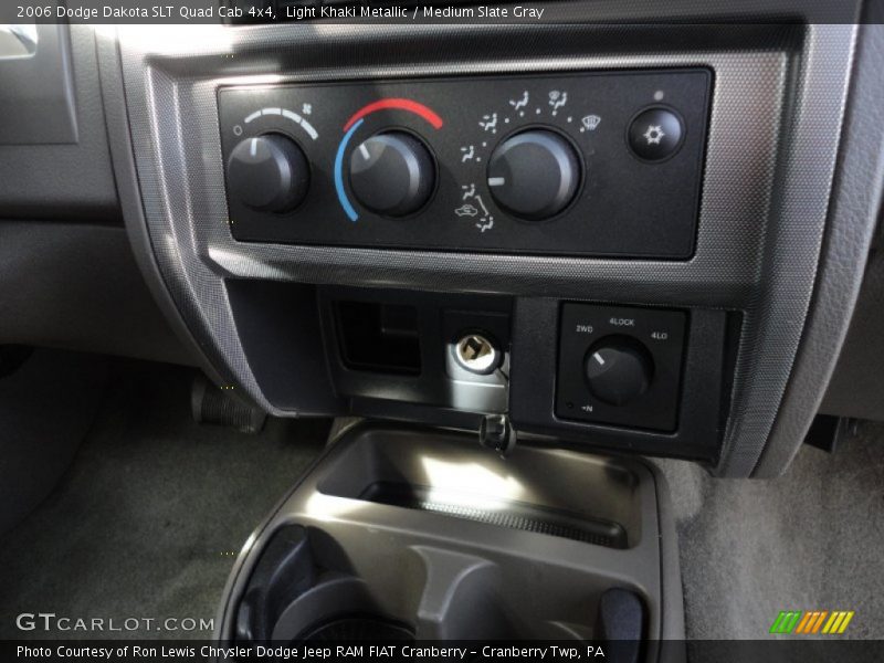Light Khaki Metallic / Medium Slate Gray 2006 Dodge Dakota SLT Quad Cab 4x4