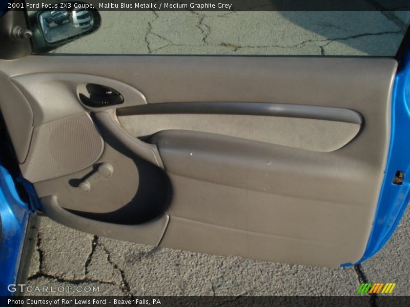 Malibu Blue Metallic / Medium Graphite Grey 2001 Ford Focus ZX3 Coupe