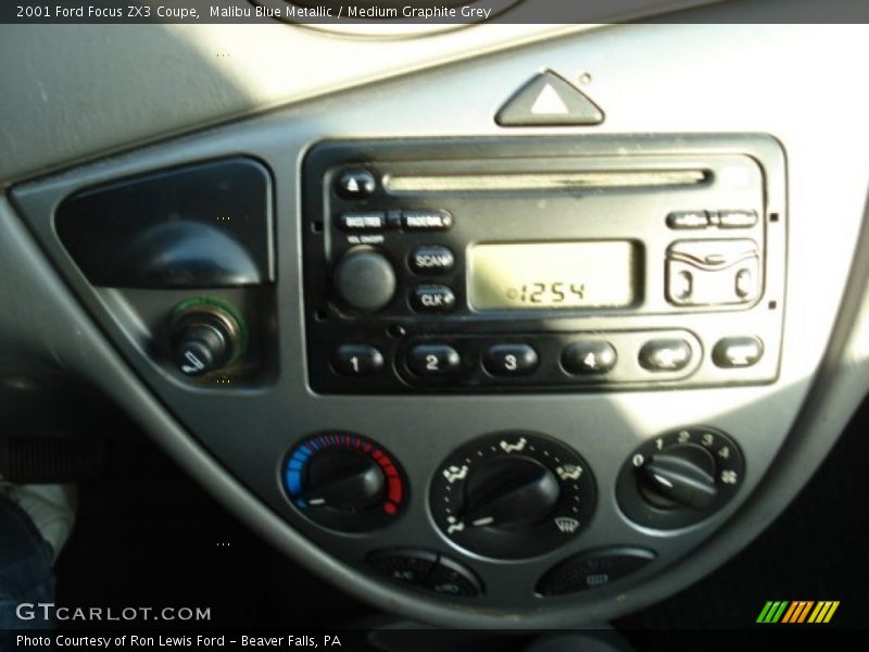 Malibu Blue Metallic / Medium Graphite Grey 2001 Ford Focus ZX3 Coupe