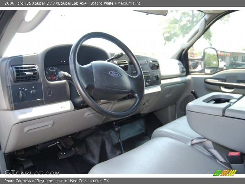 Dashboard of 2006 F350 Super Duty XL SuperCab 4x4