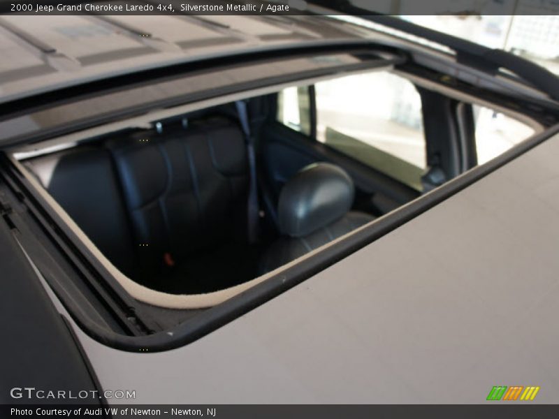 Silverstone Metallic / Agate 2000 Jeep Grand Cherokee Laredo 4x4