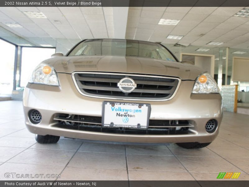 Velvet Beige / Blond Beige 2002 Nissan Altima 2.5 S