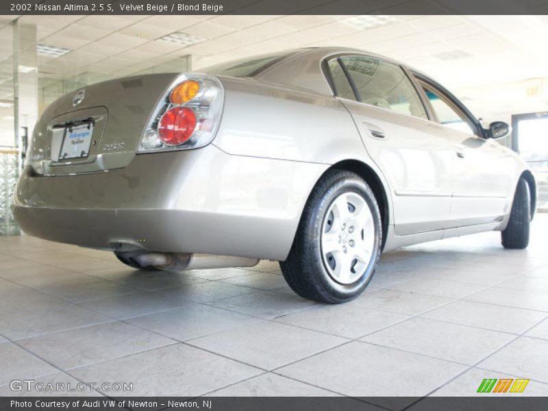 Velvet Beige / Blond Beige 2002 Nissan Altima 2.5 S