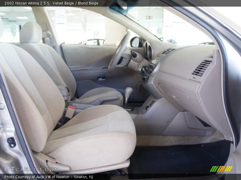Velvet Beige / Blond Beige 2002 Nissan Altima 2.5 S
