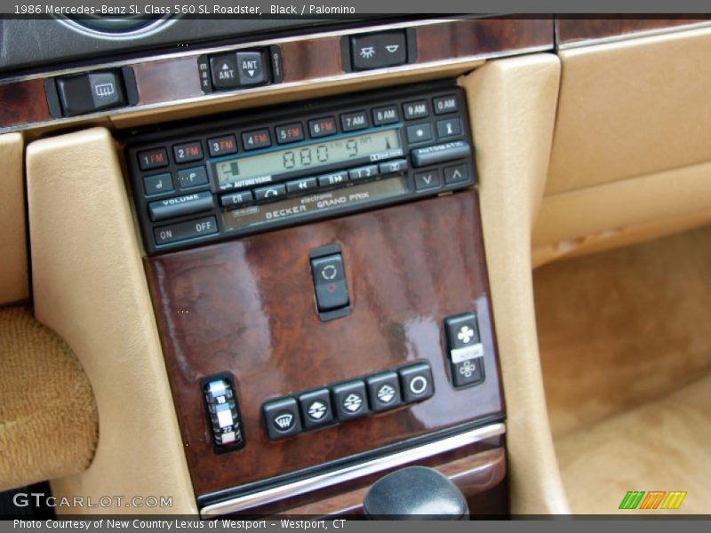 Controls of 1986 SL Class 560 SL Roadster